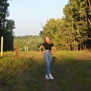 Meet your Posher, Hayley